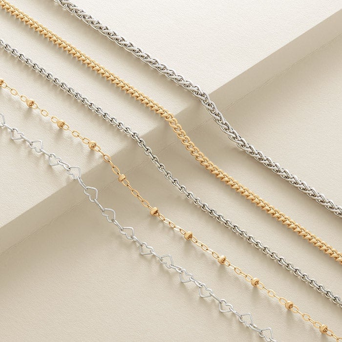 Necklaces in silver and mixed metals